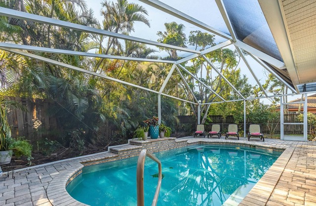 Pool, 2 Living Room Areas, Sleeps 8 - Villa Town and River - Roelens Vacations