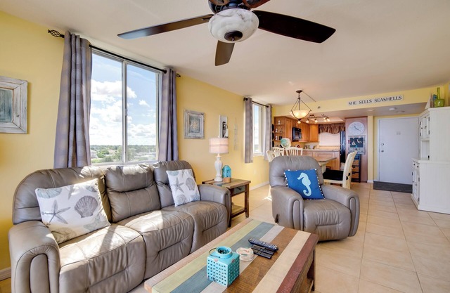Pool Access: Waterfront Hudson Condo!