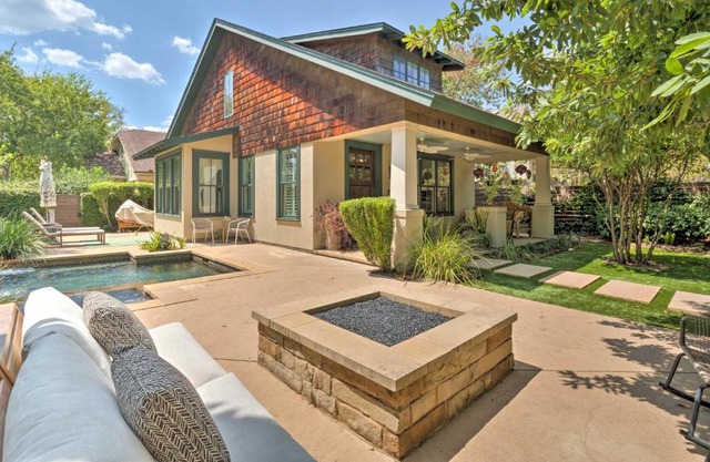 Pool and Hot Tub Ideally Located Austin Oasis