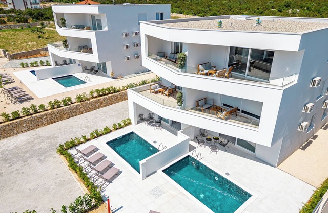 Pool apartments Twins for 12