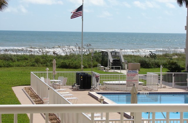 Pool/Beach View Condo