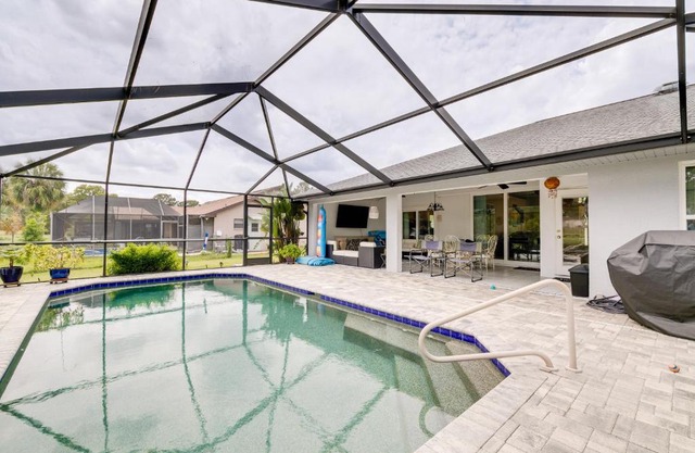 Pool, Grill and Golf Course Views Spring Hill Stay!