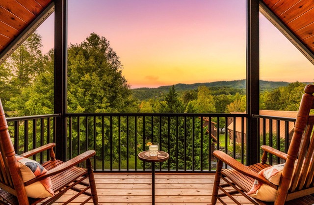 Pool! Gym! Family favorite.enclosed patio. Hot tub, fireplace. No scary roads!