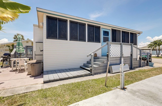 Pool + Hot Tub Access: Home in Jensen Beach!