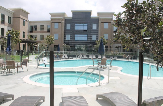 Pool & Hot Tub! Free Breakfast Buffet Included When You Stay Here!