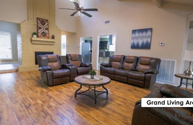 Pool House, 20 Minutes from DT 4BDR for 10 Guests - Winkleman