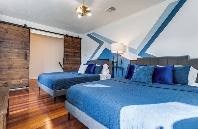 Pool House - 5-Bed- Pergola- Sunroom-Pet Friendly