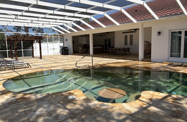 Pool house close to beaches, restaurants and amusement park