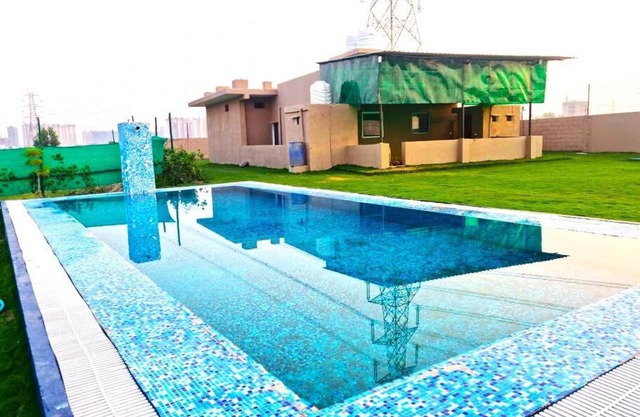 Pool & Lawn Party Venue
