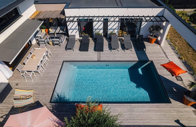 Pool villa