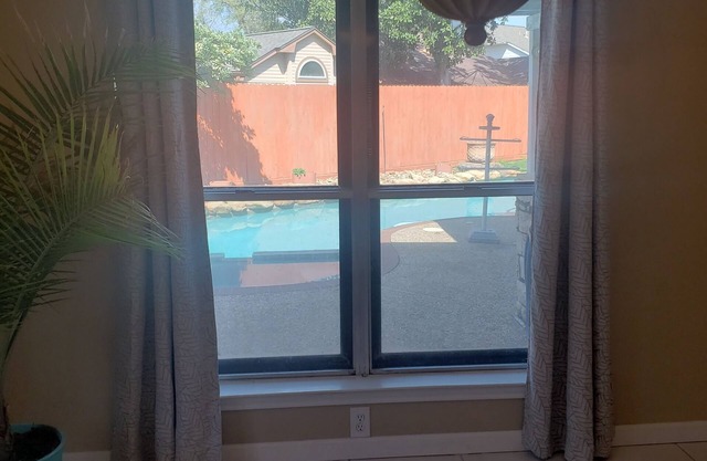 Pool w/waterfall, 4-bedroom house in charming Richmond 25 mins to MD anderson