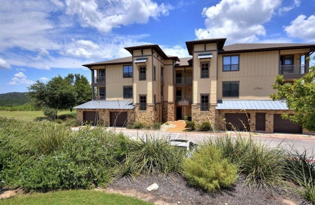 Pools, lake, pickle ball, golf cart, trails, private patio, dog friendly & more!