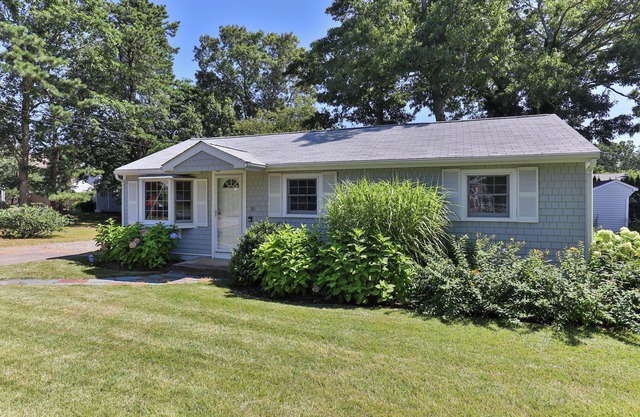 Popponesset-3 Bedrooms, Sleeps 6, A/C and Private Beach