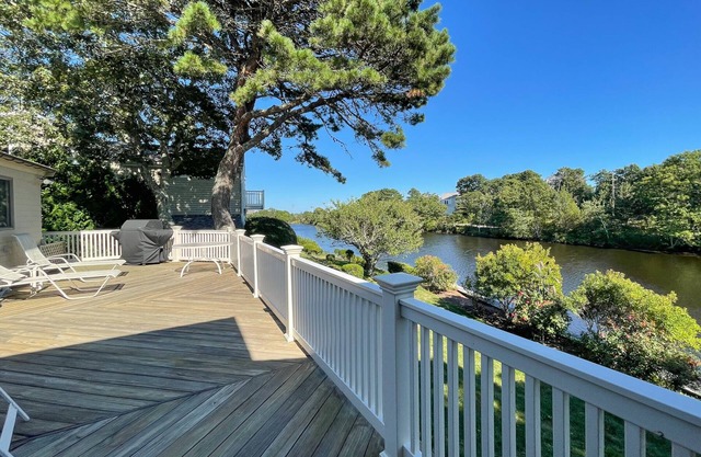 Popponesset Waterfront home; 4-bedrooms, 3 baths, sleeps 8, A/C, outdoor shower