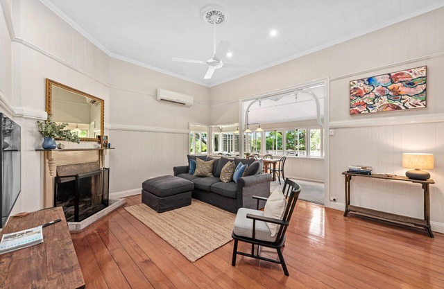 Poppy's Place! 4Bed/1Bath/2Car/Views/House ~ Bardon