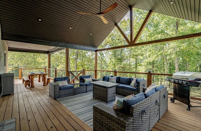 Porch-lovers Paradise! SLEEPS 11-12. Multiple fire pits. Only 0.8mi to boat ramp