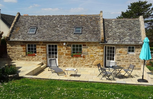 Port-Blanc Beach Cottage in Plougasnou