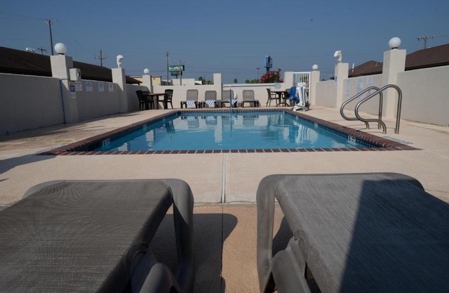 Port Isla Inn