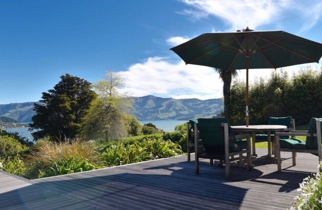 Port Watch - Akaroa Holiday Home