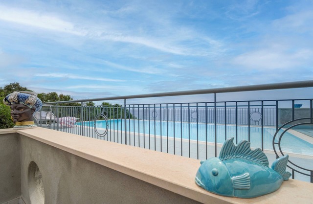Poseidon studio apartment with sea view and pool access