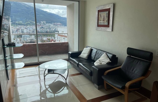 POSHEST QUITO, 2 BDR+FULL BTHR, 3 BEDS, LIVING ROOM 65" TV, FULL KITCHEN+LAUNDRY