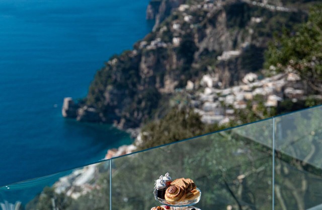 Positano house with private Hammam, suspended between sea and sky in nature.