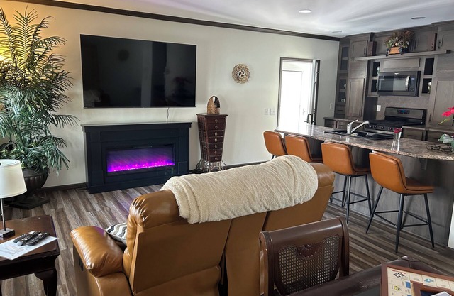 Praire house Cozy cabin romantic on suite Jacuzzi tub Walk-in rainfall shower