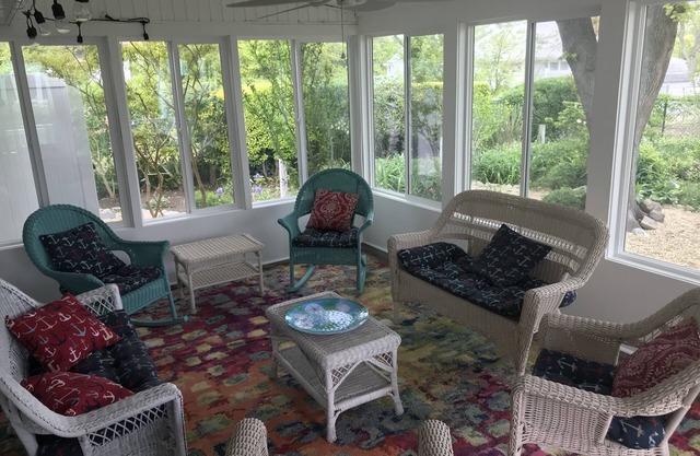 PREMIER HOST. Newly Renovated! 2 Blocks to the Beach