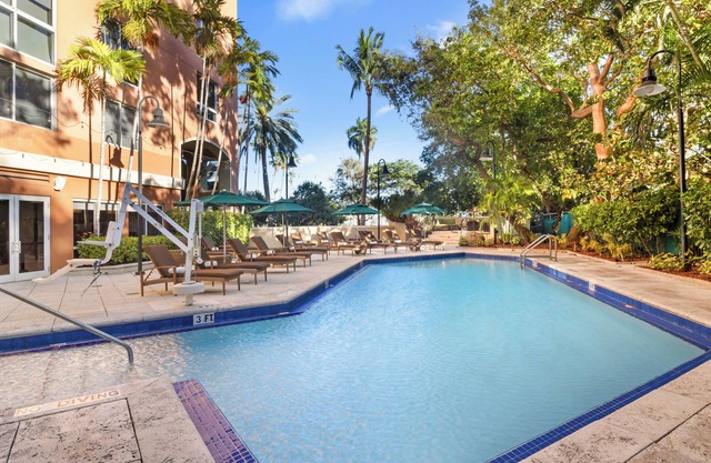 Premier Location! Suite w/Full Kitchen, Parking! Close to Downtown Miami!
