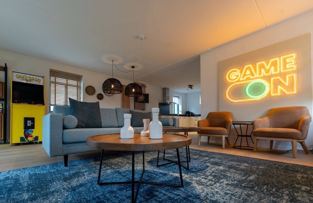 Premium Game 6p - Three Bedroom Villa, Sleeps 6