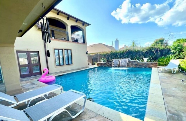 Premium Heated Pool House with Game Room