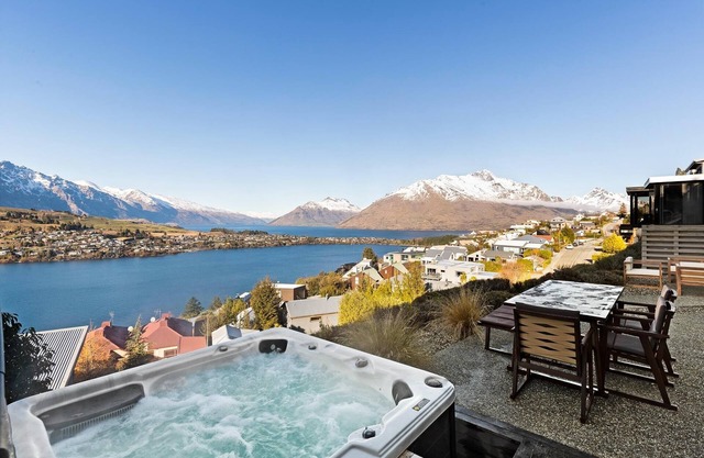 Premium Holiday Home with Stunning Views and Spa