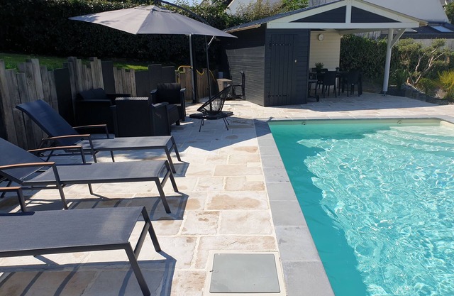 PRESTIGIOUS VILLA WITH PRIVATE GARDEN AND SWIMMING POOL, 150 M FROM THE BEACH!