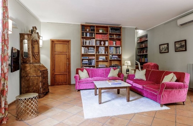 Prestigious area 2 level home , original italian furniture and cosy style
