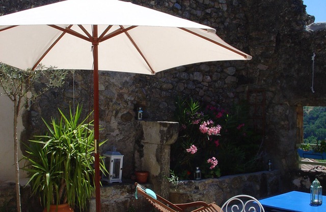 Pretty house in picturesque Ardèche hamlet. Cycling on Dolce Via, rivers.