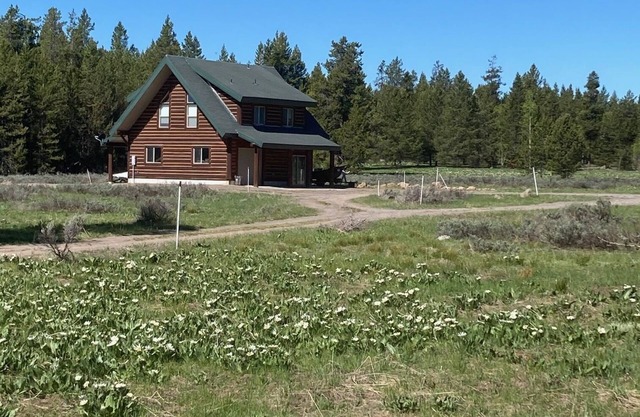 Price Drop! Outland Meadows Cabin Near Yellowstone Park