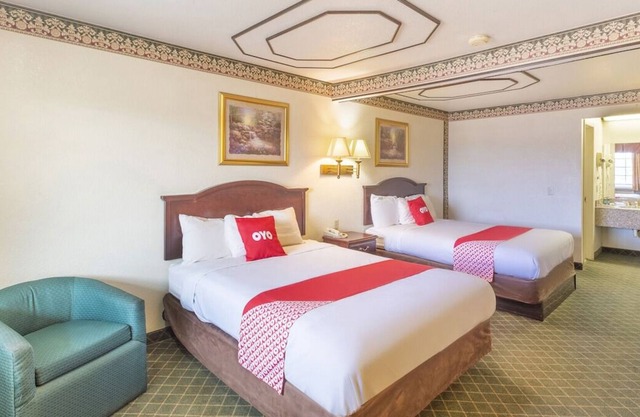 Prime Location, 4 Great Units w/Free Parking, Minutes to Tip's Park