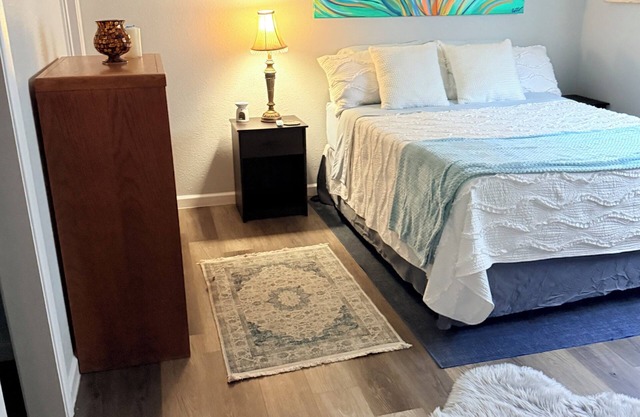 PRIME LOCATION IMMACULATE COZY GETAWAY MINUTES FROM BEACH &DOWNTOWN