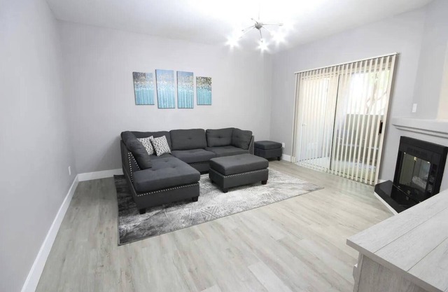 Prime Location Near Shops, Dining, Bars like Stoneys and Enterntainment
