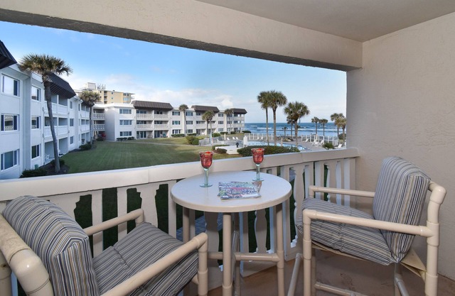 Prime Location/Pool Views/Oceanview Gem/Chateau by the Sea 22B