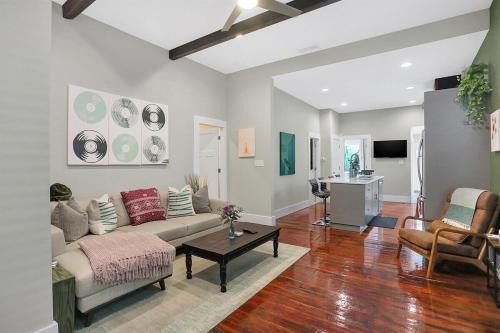 Prime location very close to downtown!