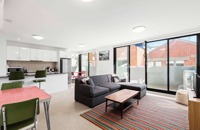 Prime Soho Apt @ Heart of Geelong CBD w/parking