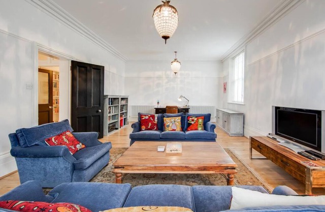 Princes Villa - large fully Self Contained Flat, 5 minutes from the sea