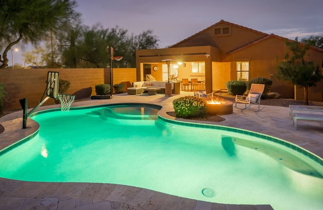 Pristine Desert Ridge home with a pool & backyard oasis - dog-friendly