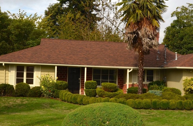 Pristine Downtown Bellevue Home- Total Remodel. Seattle 15 Min