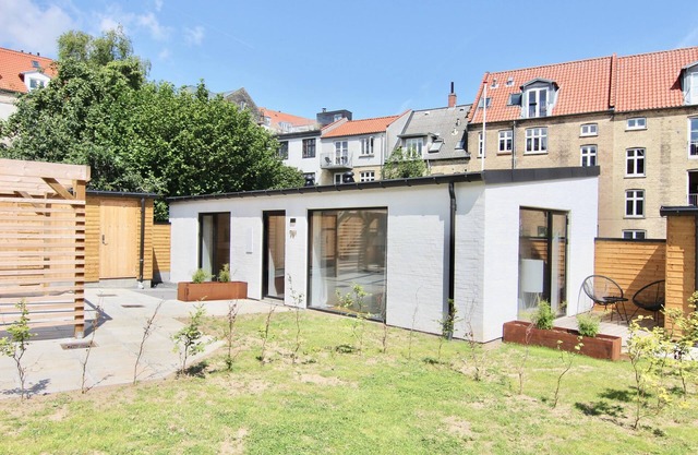 Private 1-BR townhouse wIth a terrace - 158