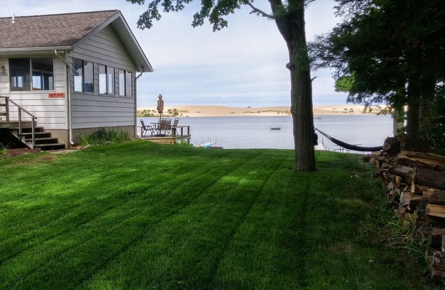 Private 100' Beachfront: Amazing Views, Pontoon Boat, Kayaks, Paddleboad