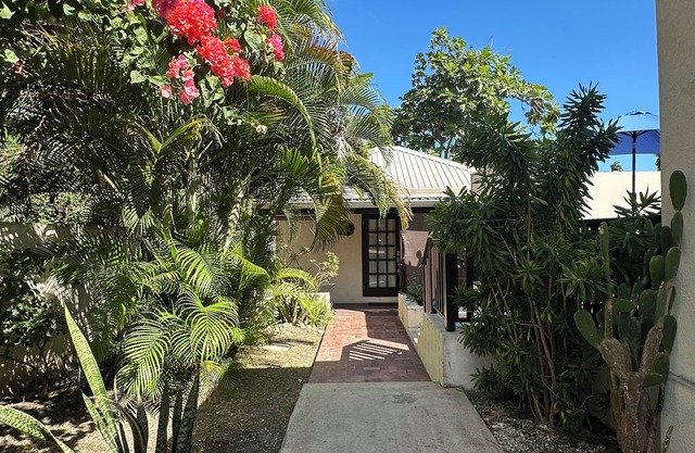 Private and secure studio cottage with pool in Dover near St. Lawrence Gap