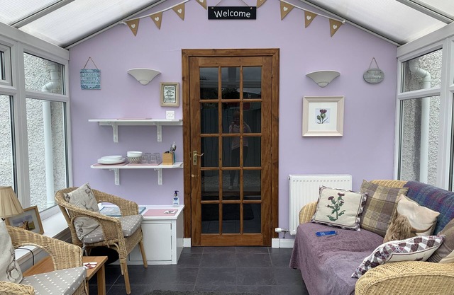 Private annex with 2 ensuite Bedrooms & parking near Loch Ness en route to Skye