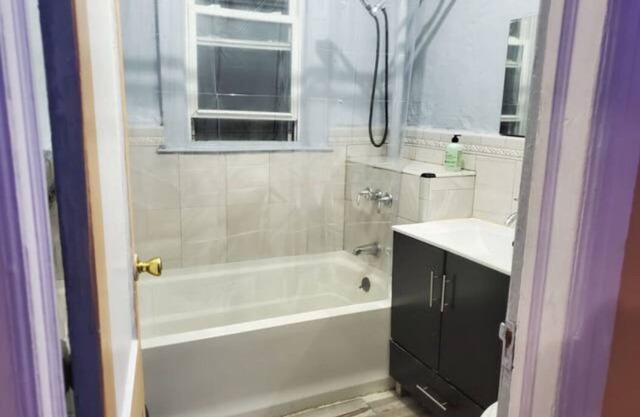 Private APT w 1 King Bed 1 Lounge Room